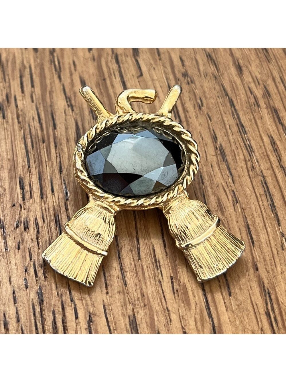 VINTAGE Curling Brooch Pin Faceted Black Stone Gold Tone Metal Curling Brooms